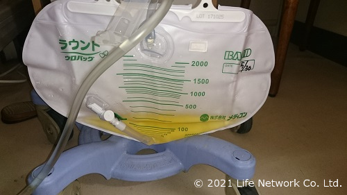 尿道カテーテルと採尿バック